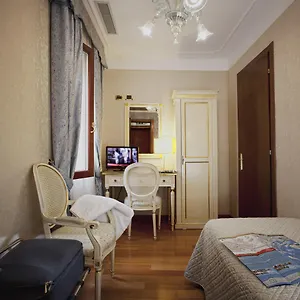 κάντε κράτηση εδώ
